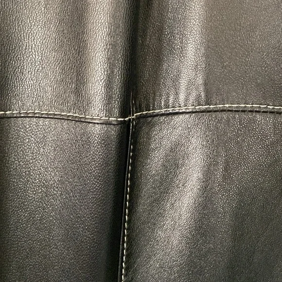 Venus Williams long leather coat. - Picture 7 of 9